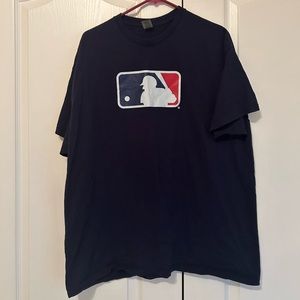 Men’s XL MLB logo t-shirt